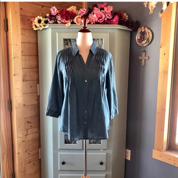 Gloria Vanderbilt Tops - GLORIA VANDERBILT DENIM TOP w/Button Up Sleeve NWT